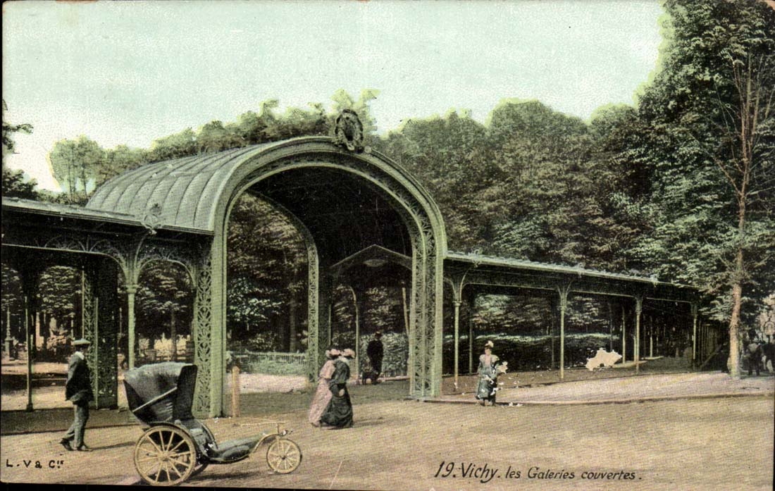 Vichy CPA covered galleries