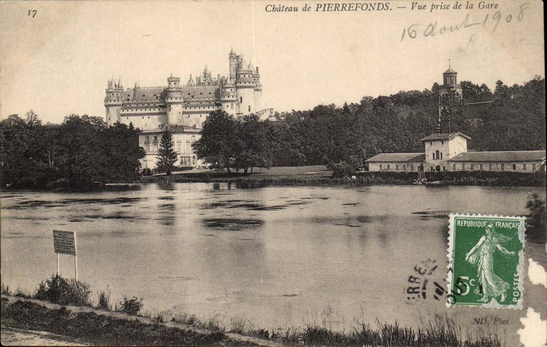 Pierrefonds CPA le chateau Vue prise de la gare