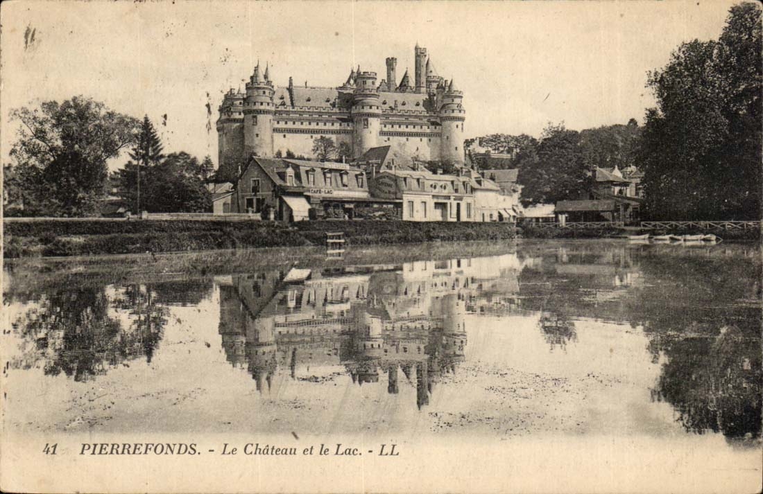 Chateau de Pierrefonds CPA le chateau et le lac