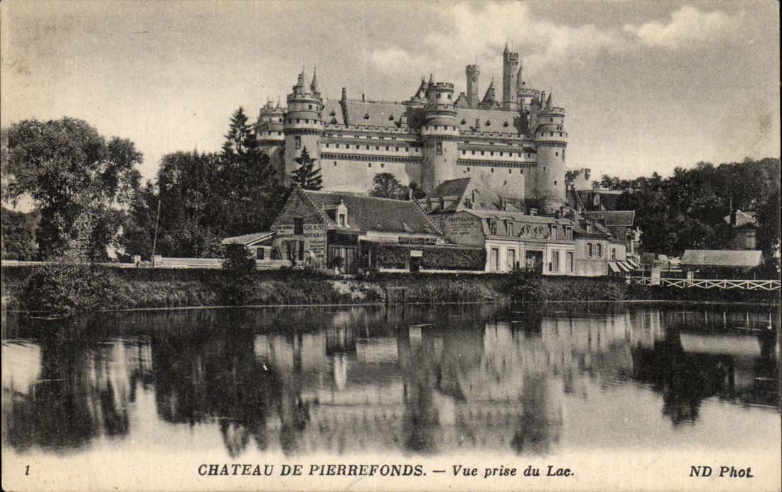 Chateau de Pierrefonds CPA Vue prise du lac