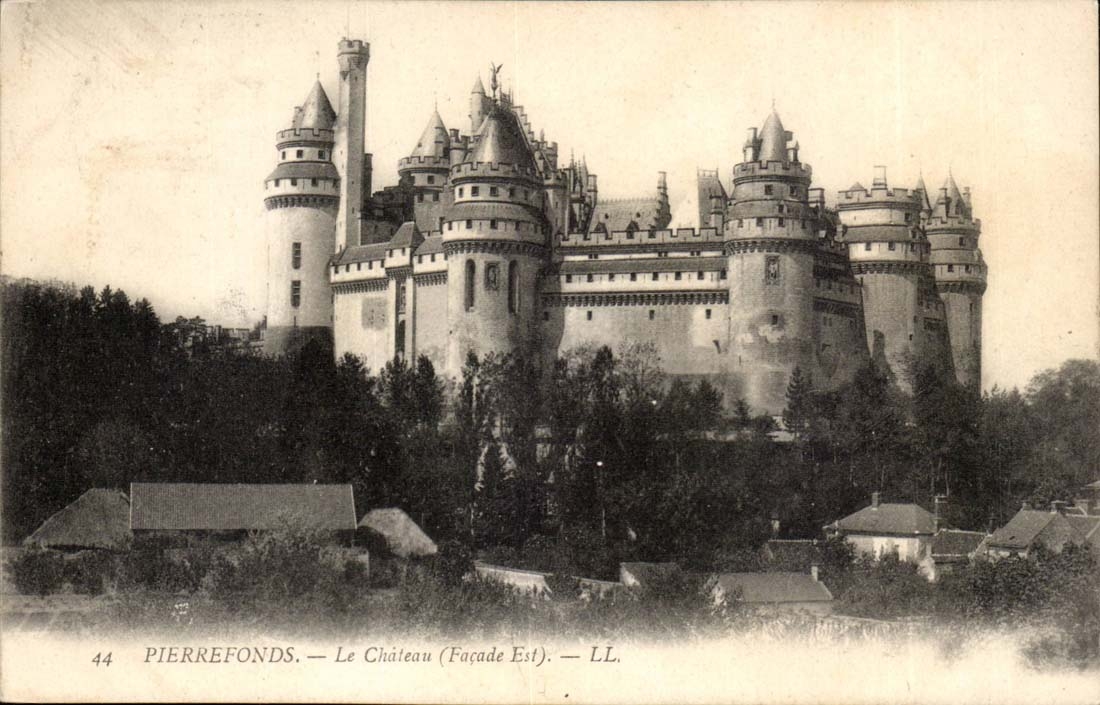 Chateau de Pierrefonds CPA Le chateau (FAcade Est)