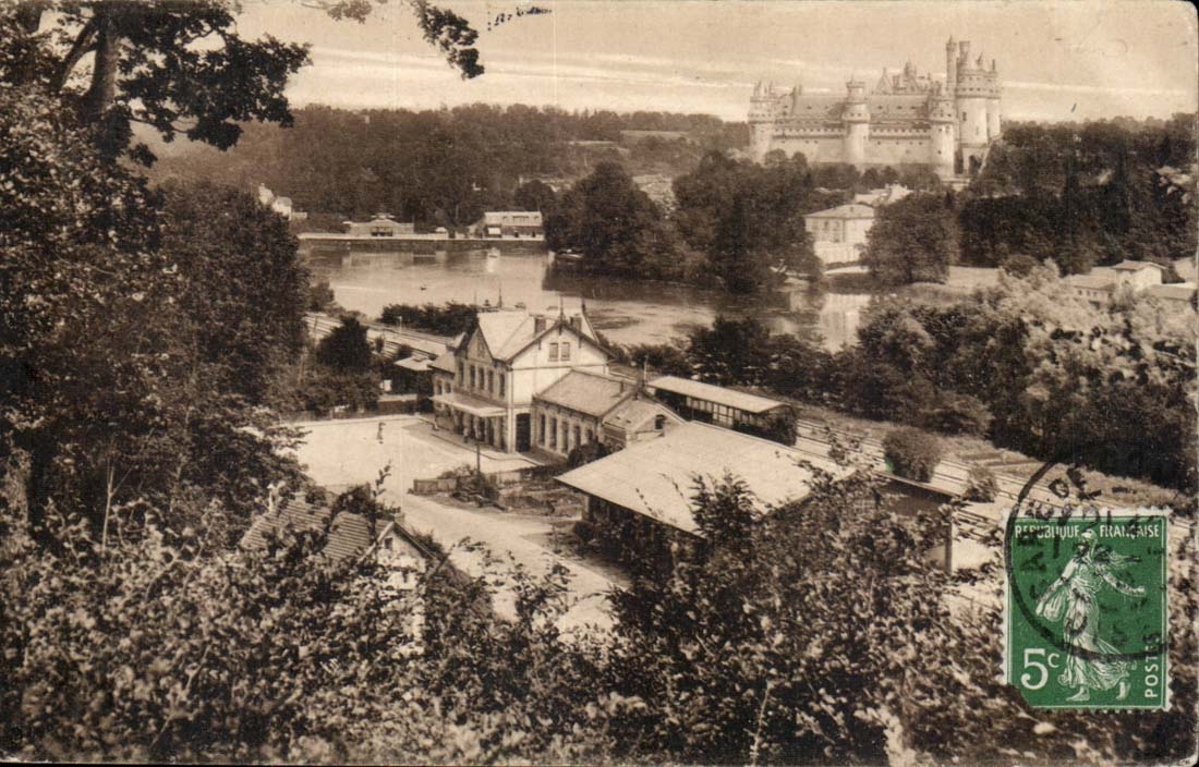 Chateau de Pierrefonds CPA le chateau l'etang et la gare