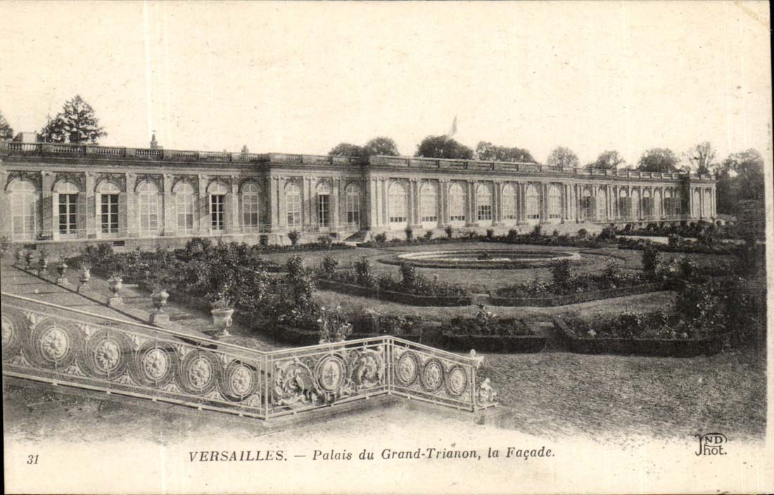 Versailles CPA Palate of Large Trianon the frontage
