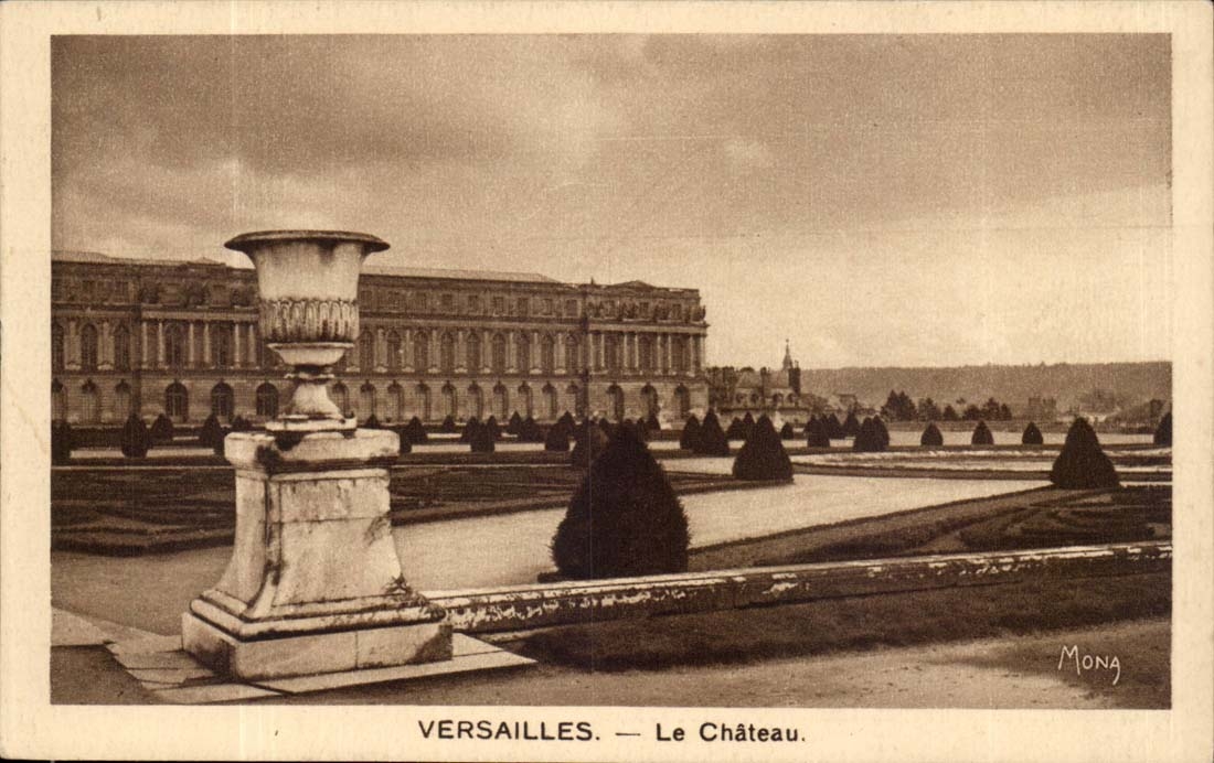 Versailles CPA the castle
