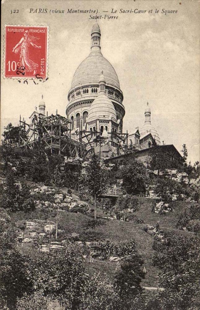 Paris CPA Le sacre Coeur et le square Saint Pierre