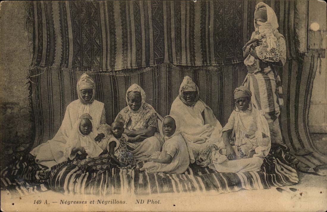 CPA Negresses und liessen uns negrillons (Afrika Afrika)