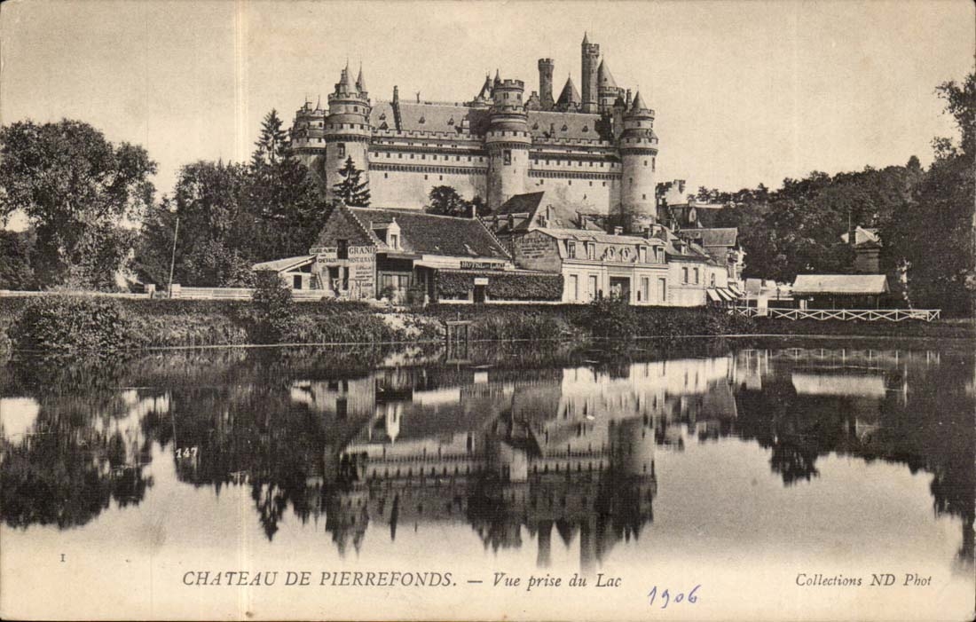 Chateau de Pierrefonds CPA Vue prise du lac