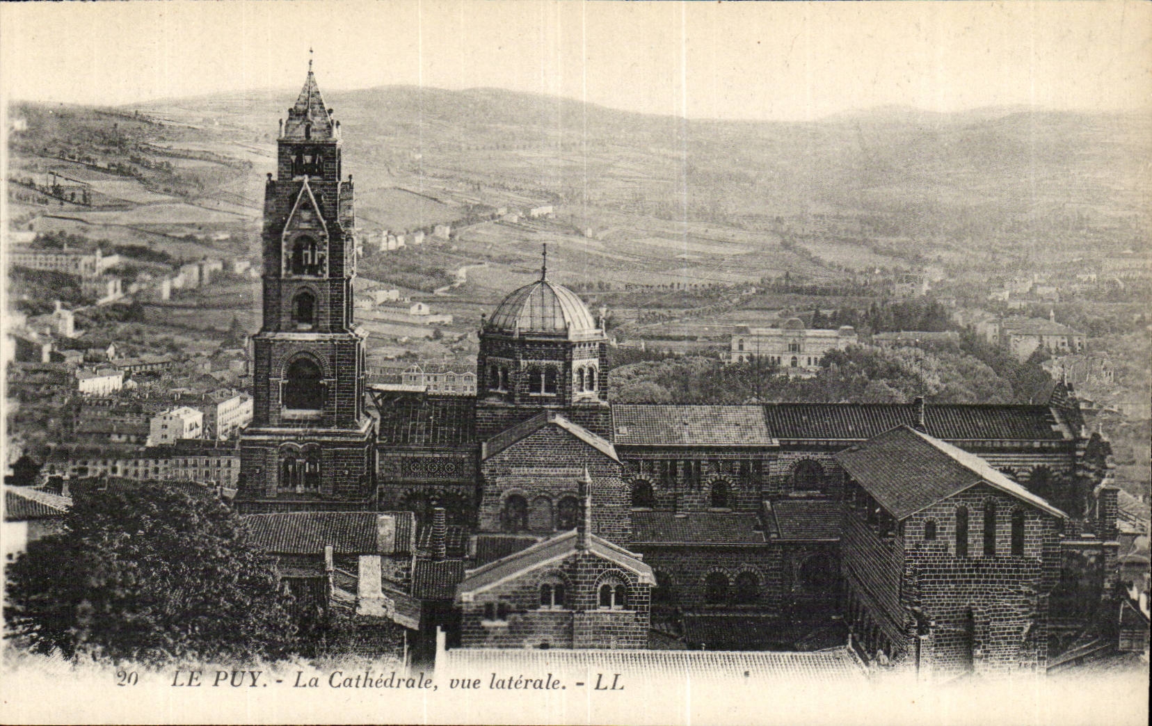 Le Puy - La Cathedrale CPA 