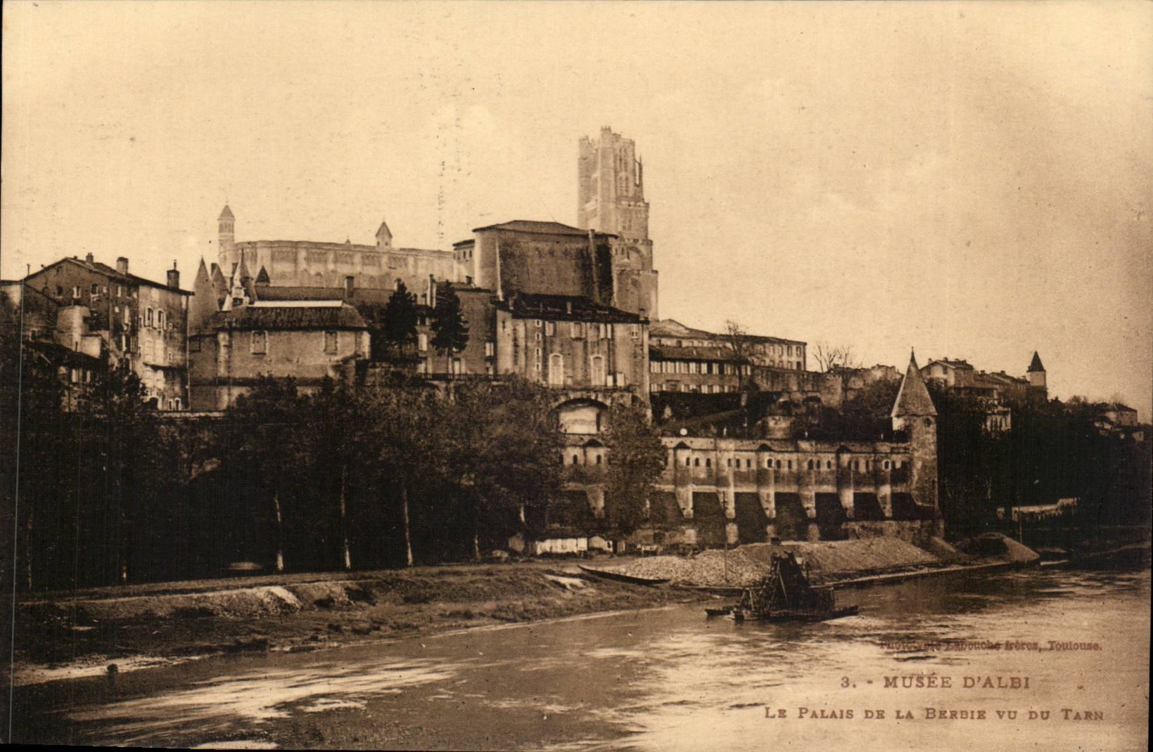CPA Museum of Albi the palate of Berbie seen of the Tarn