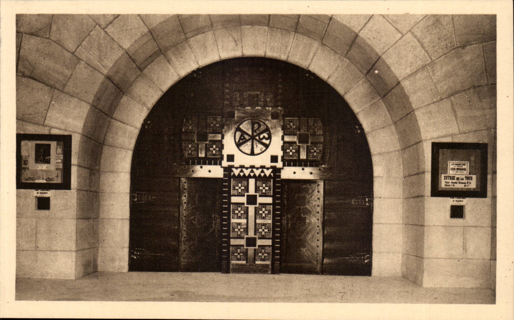 CPA the main door of the catholic vault of the ossuary of Douaumont