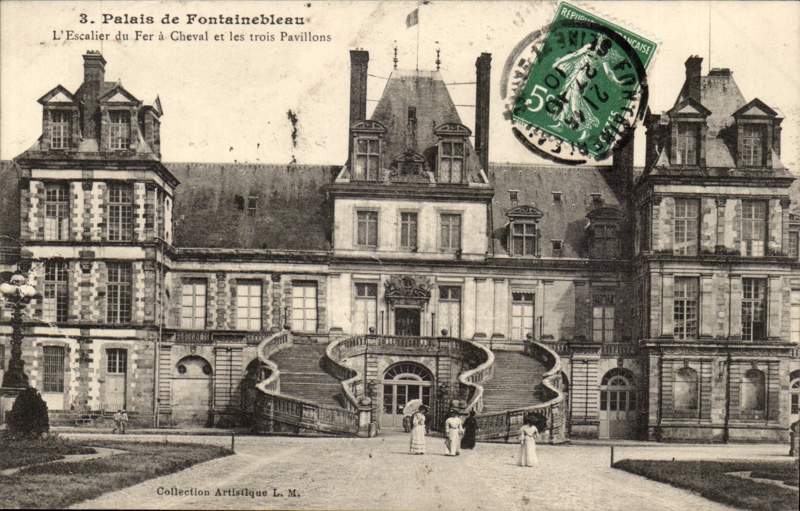 Fontainebleau CPA Palais the horseshoe staircase and the three houses