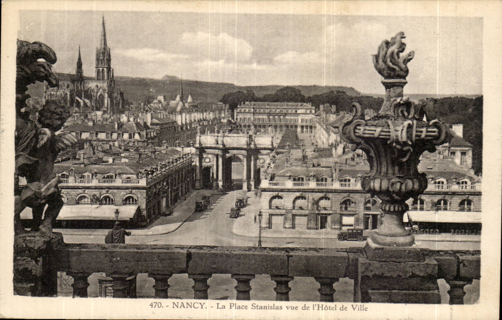 Nancy - La Place Stanislas vue de Hotel de Ville - CPA