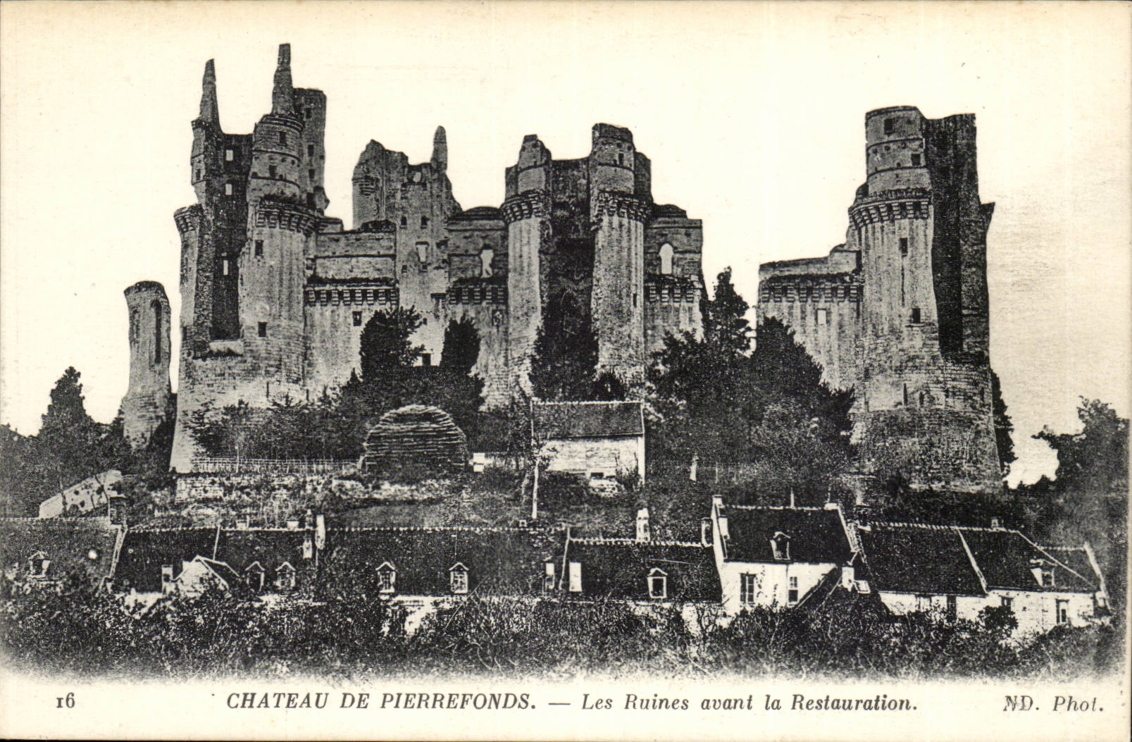 Pierrefonds CPA welches das Schloss vor der Wiederherstellung ruiniert