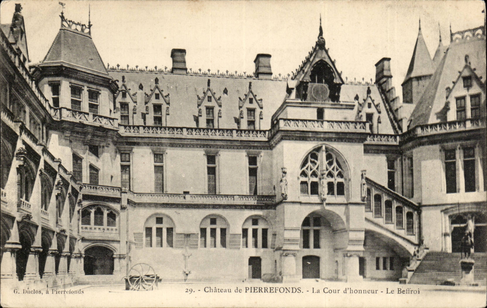 Pierrefonds CPA das Schloss das courd der Ehre der Belfry