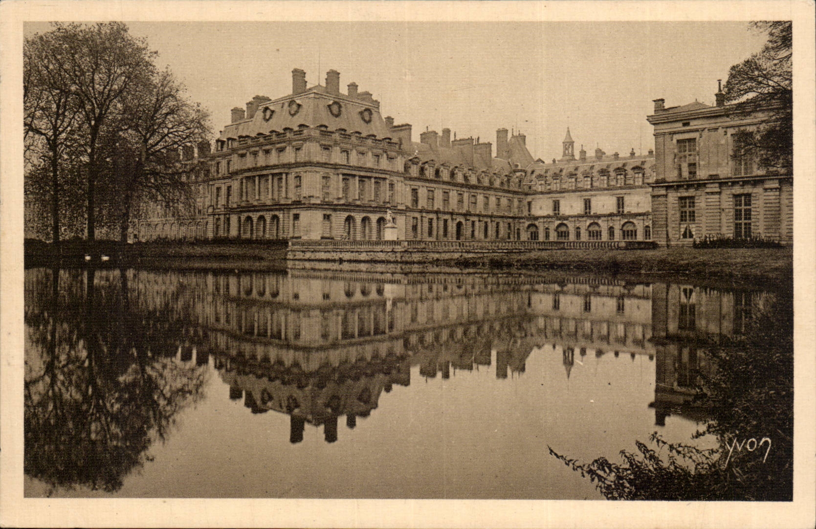 Fontainebleau CPA the castle Overall picture