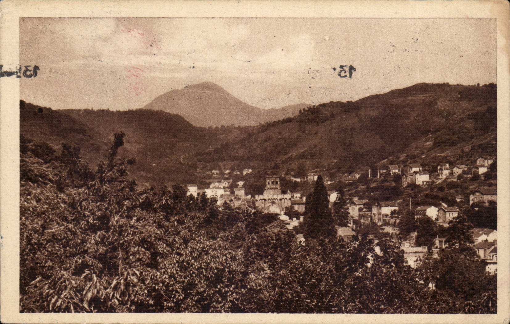 CPA Auvergne Royat a corner of the Royat old man and Puy de Dome