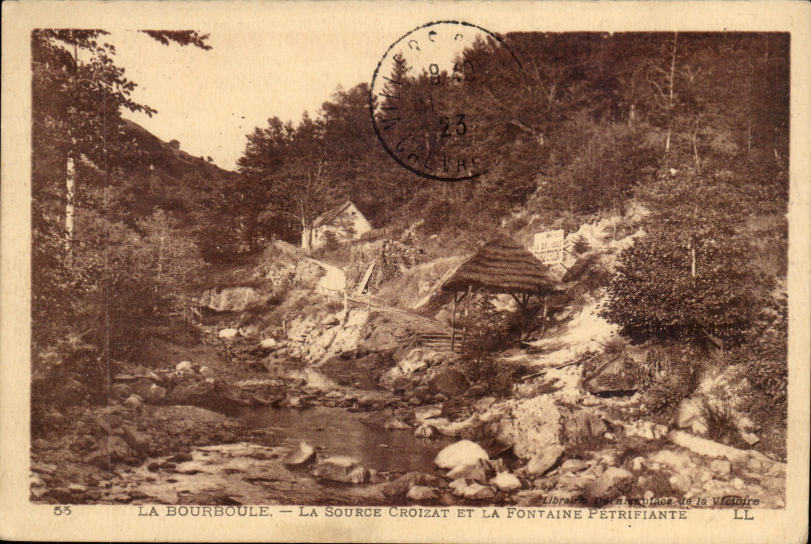 CPA Auvergne the Croizat source and the Petrifying fountain
