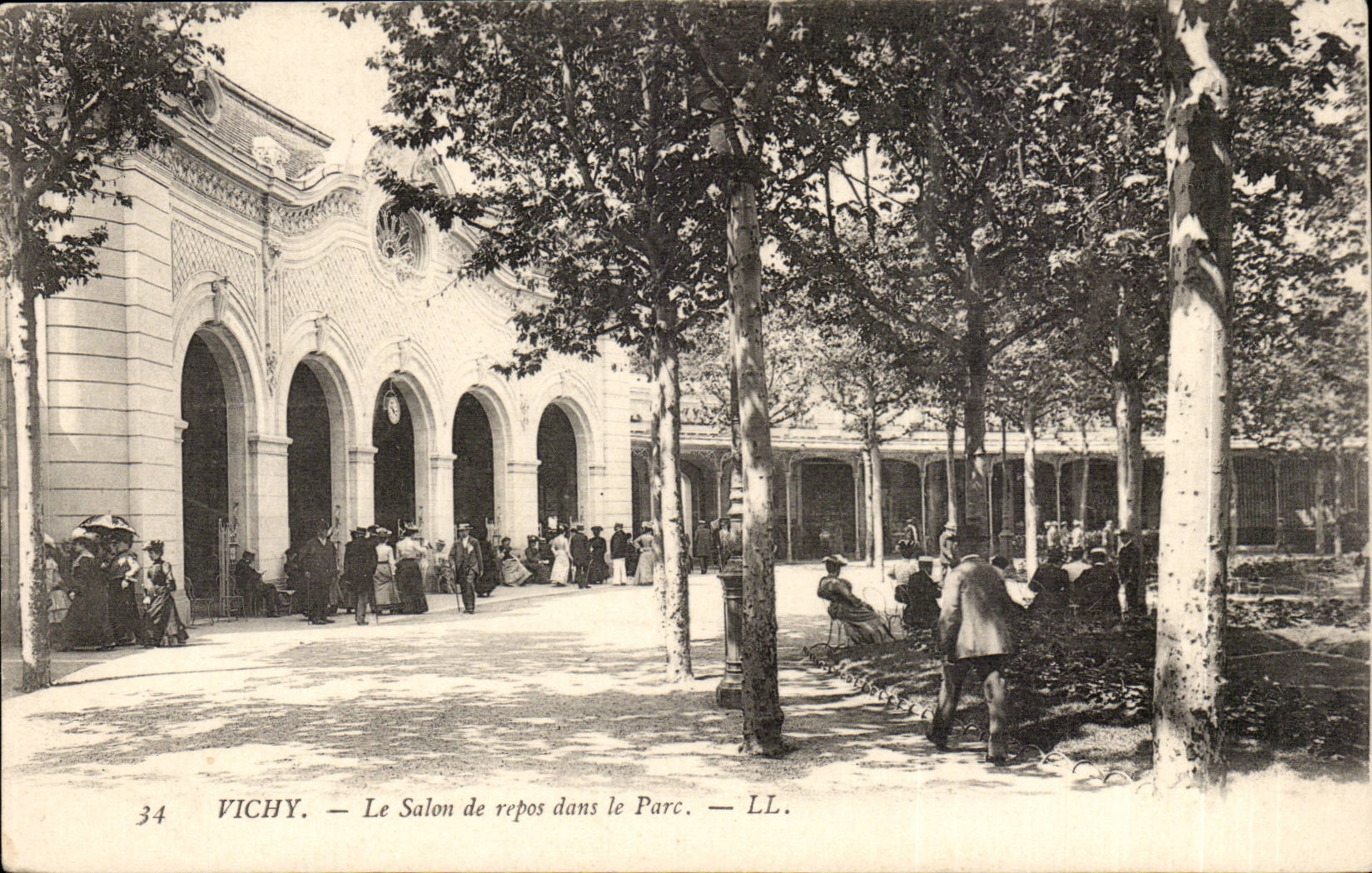 vichy CPA La salle de repos dans le parc