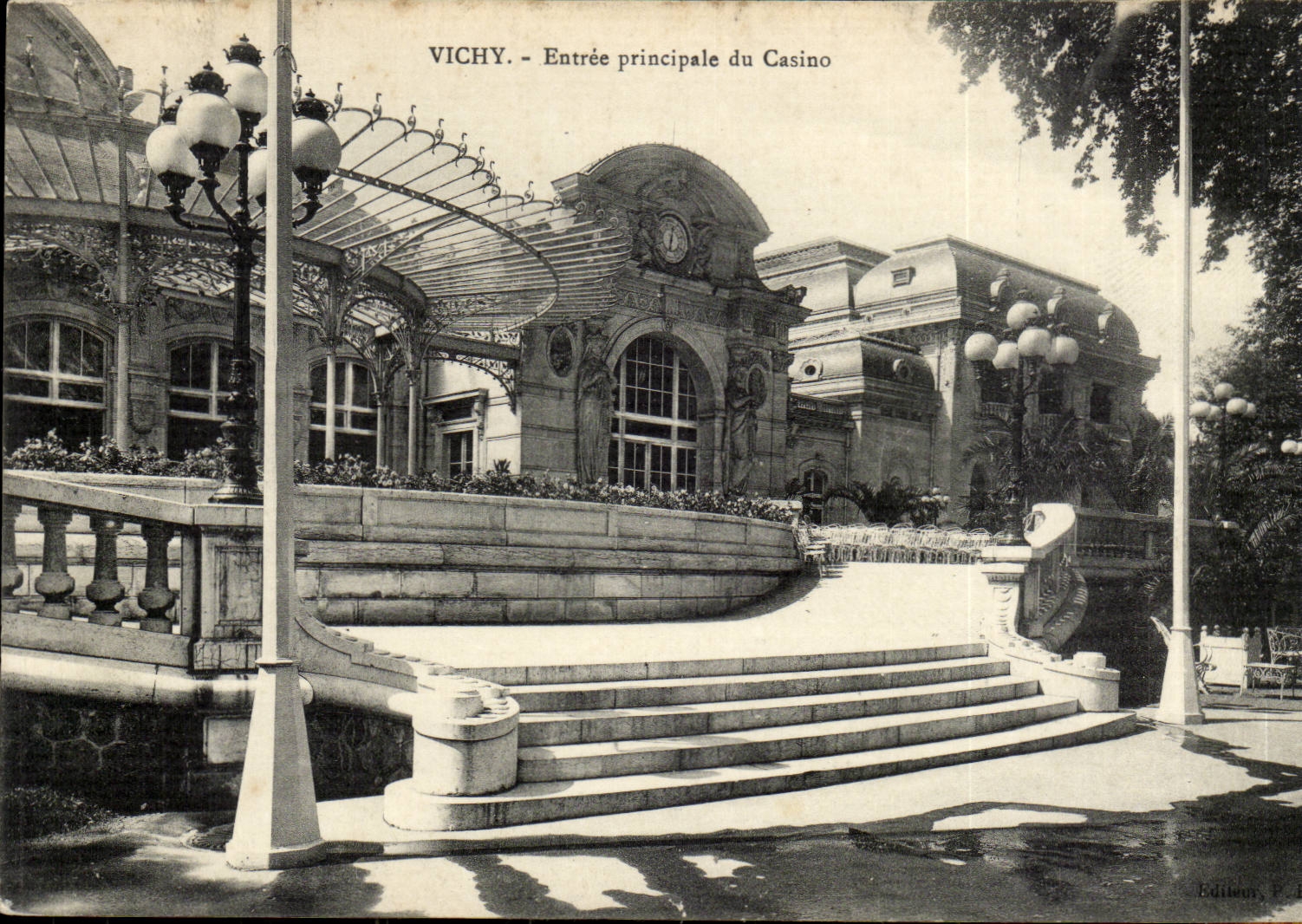 Vichy CPA entree principale du casino
