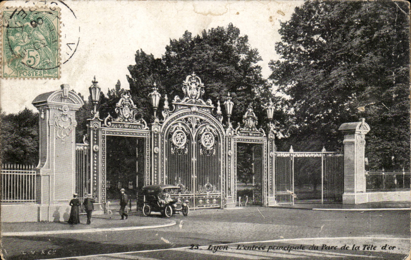 Lyon CPA the main entrance of the park of the gold Head