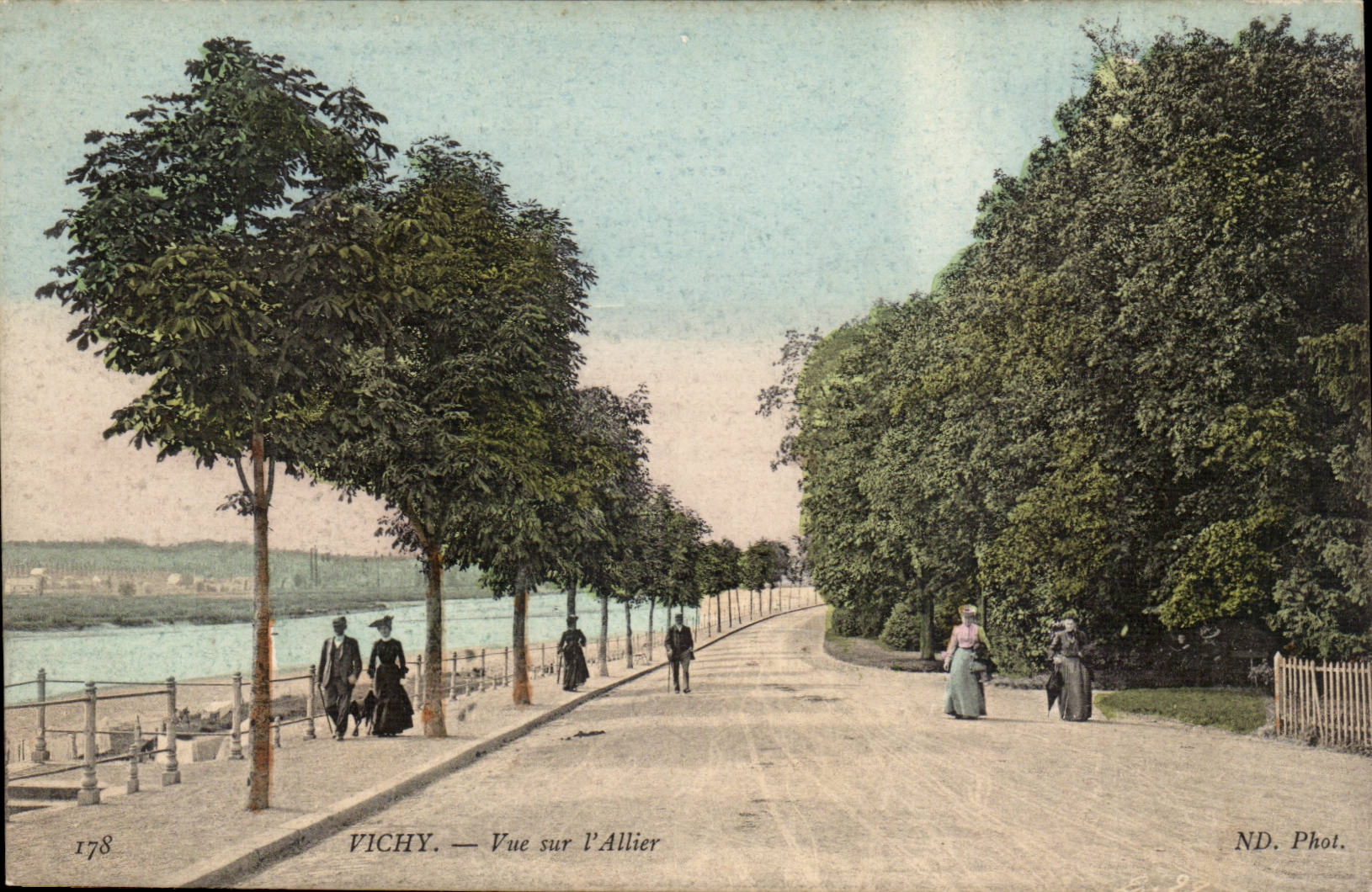 Vichy CPA Seen on Allier