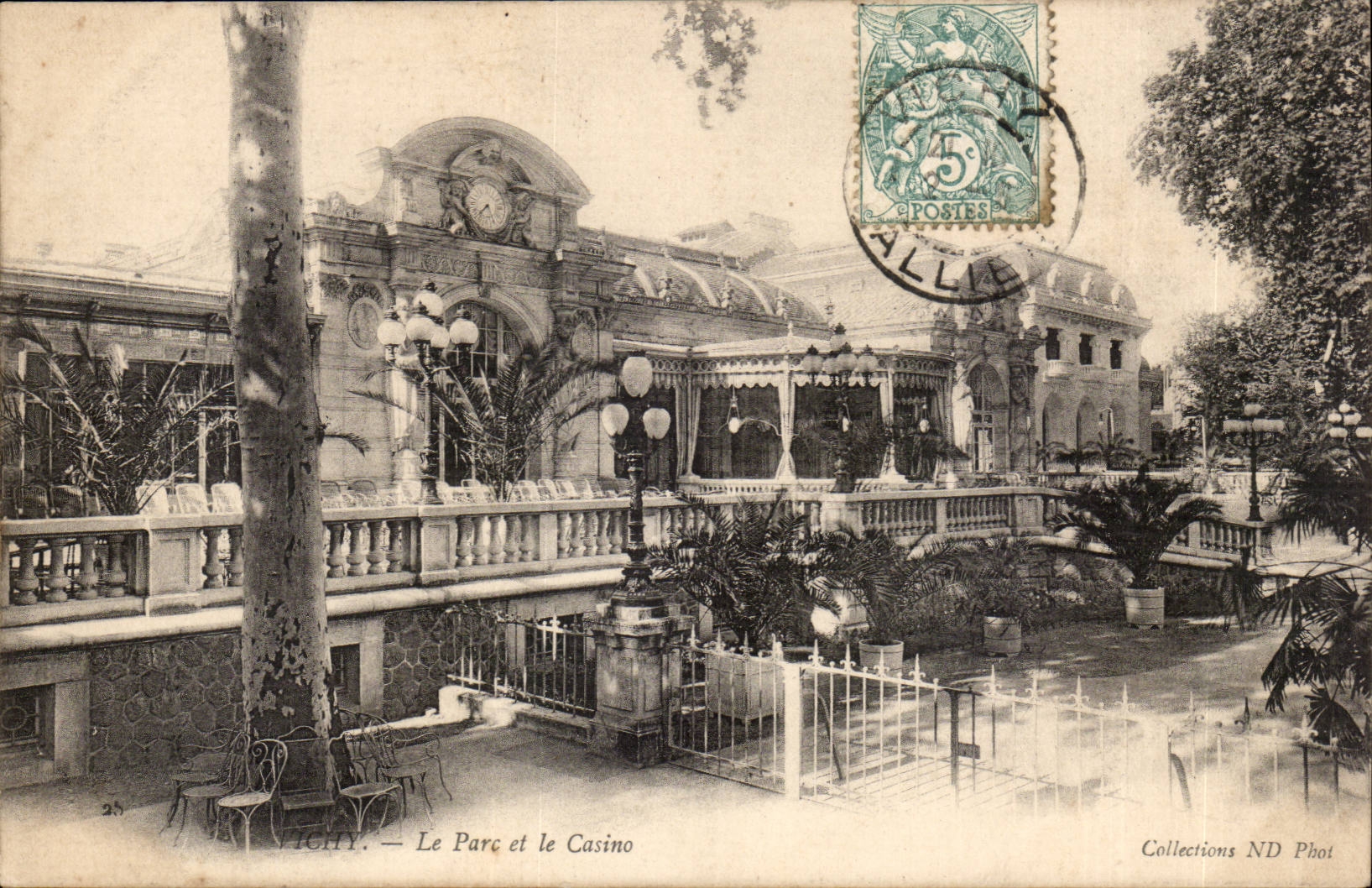 Vichy CPA the park and the casino