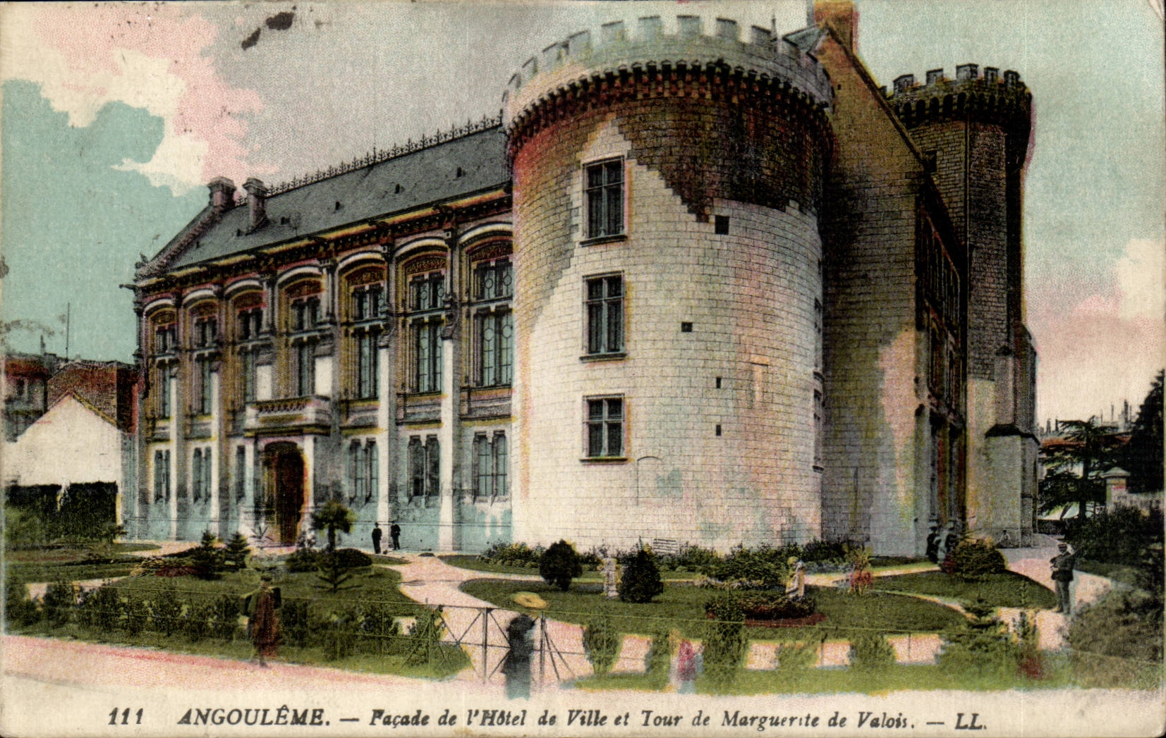 Angouleme CPA Facade de l'hotel de ville et la tour de MArguerite de Valois