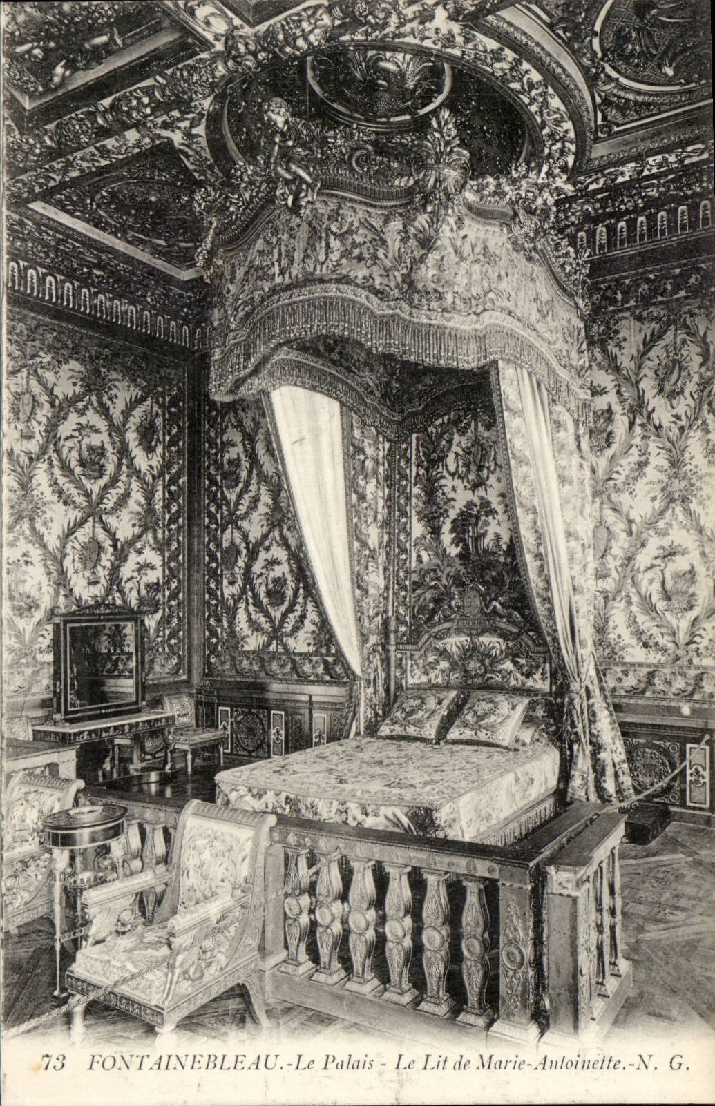 Fontainebleau CPA the palate bed of Marie Antoinette