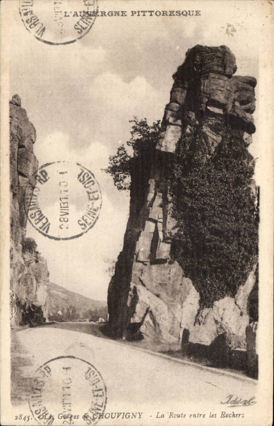 The throats of Chouvigny CPA the road enters the rocks