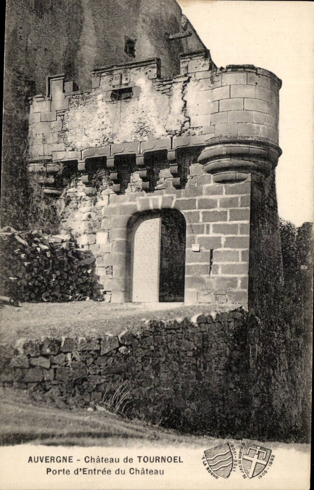 Auvergne CPA Castle of Tournoel Main door of the castle