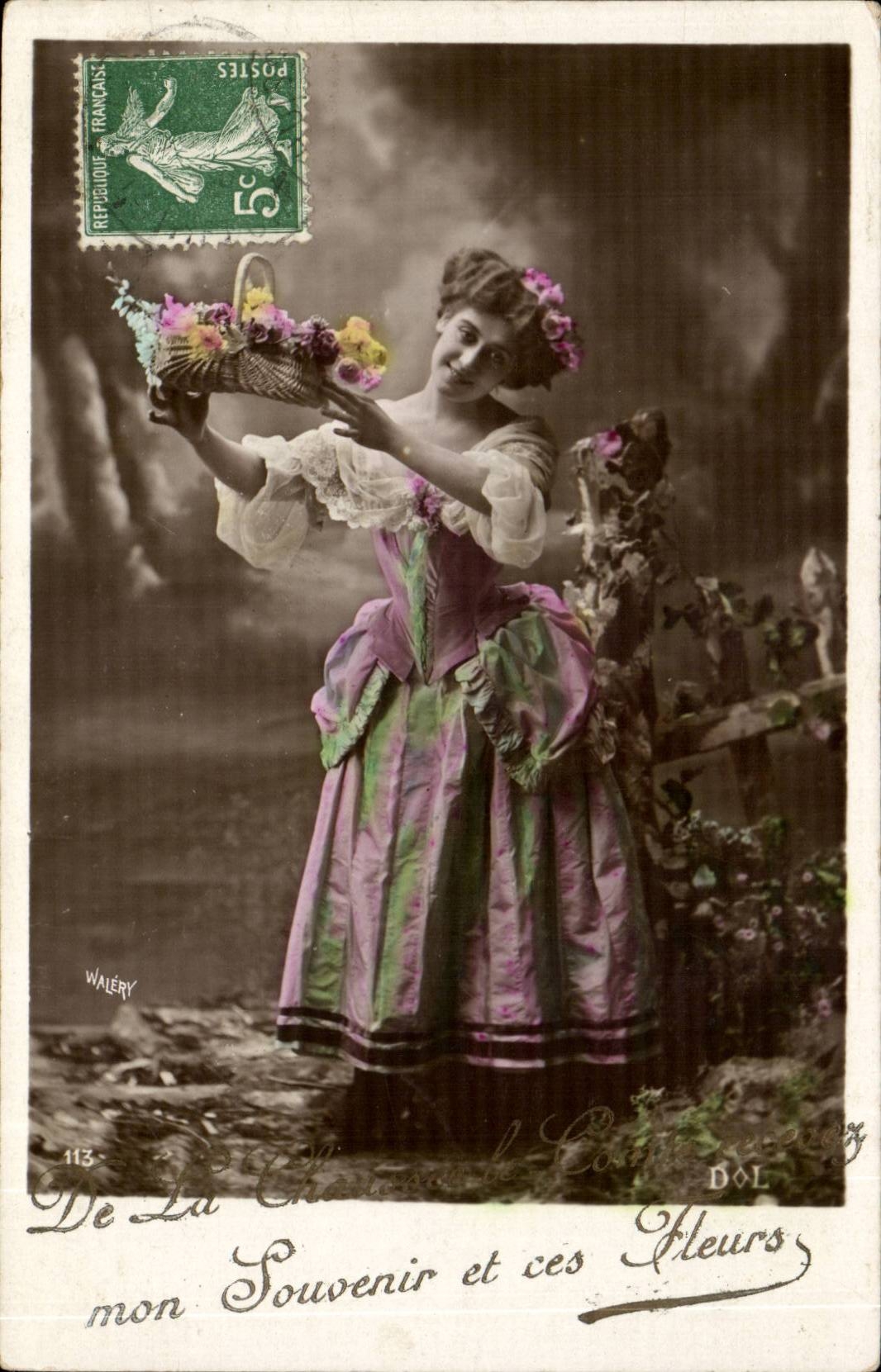 Fantasy - Woman - Souvenir and its flowers - CPA