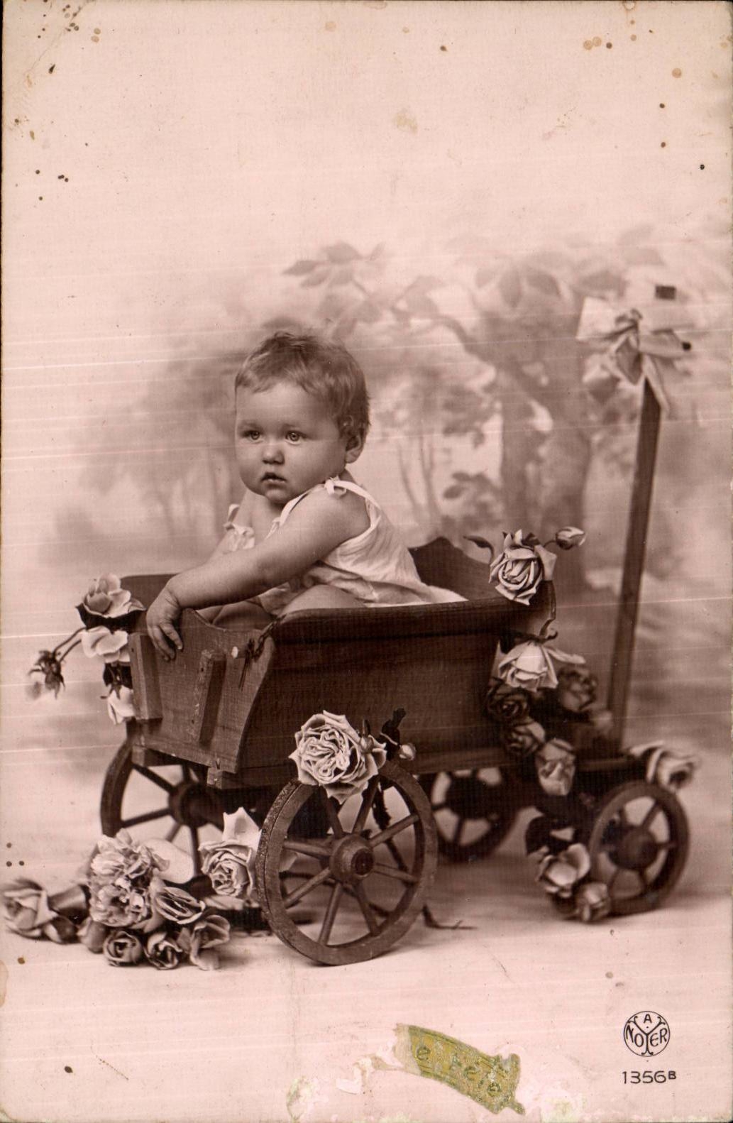 Fantasy - Flowers - Baby - Chubby baby sitting in coach with pink - CPA