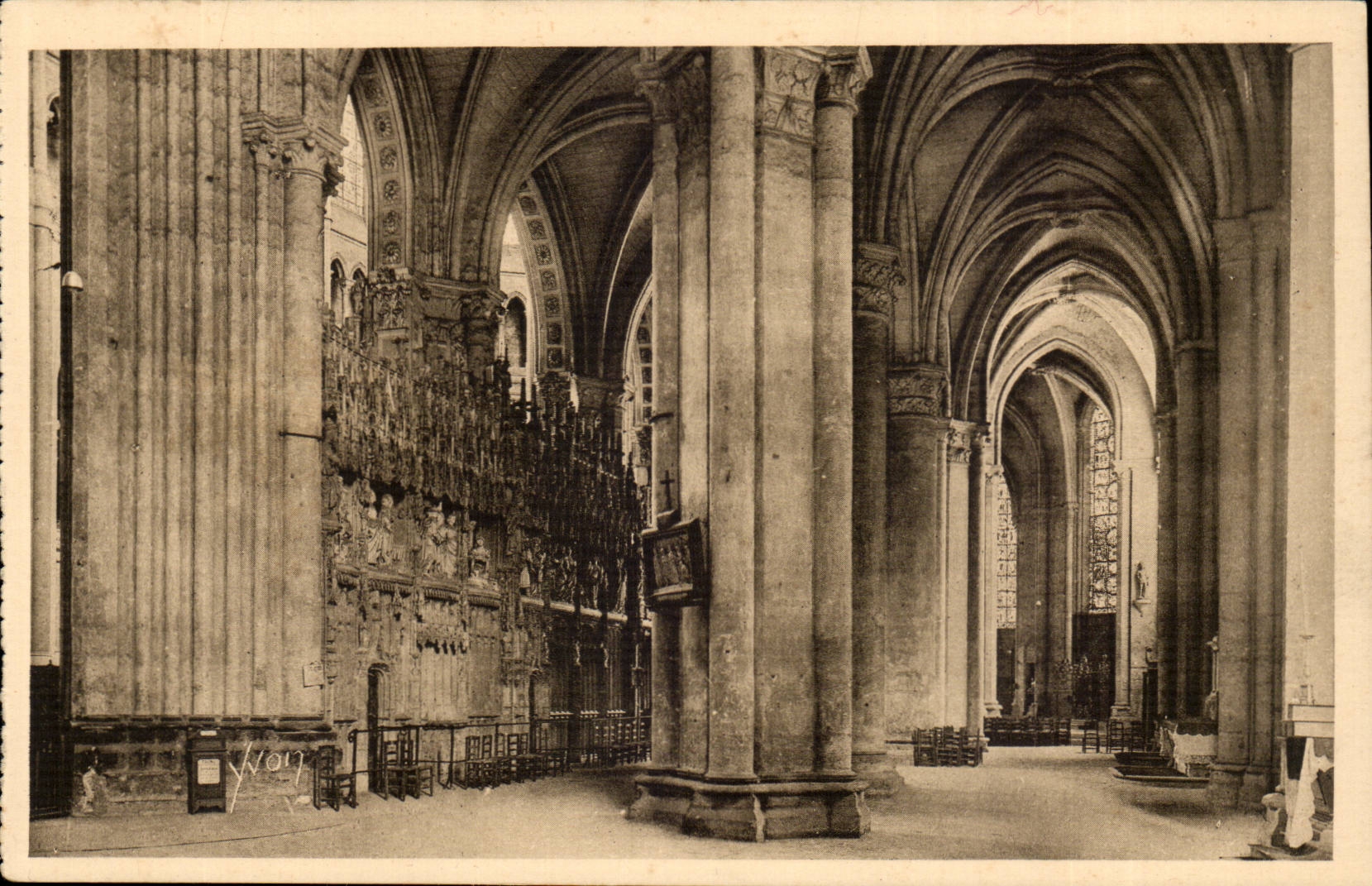 interior Chartres CPA of the cathedral the deambulatoire