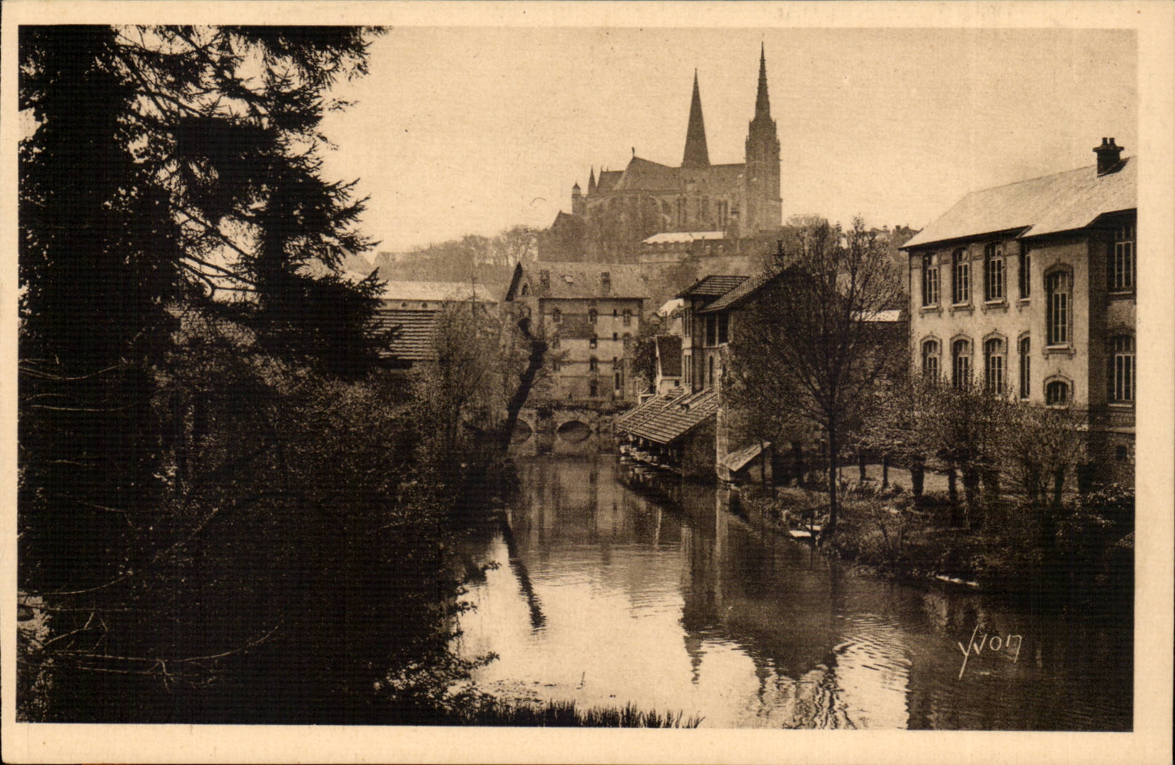 Chartres CPA Erure and the cathedral