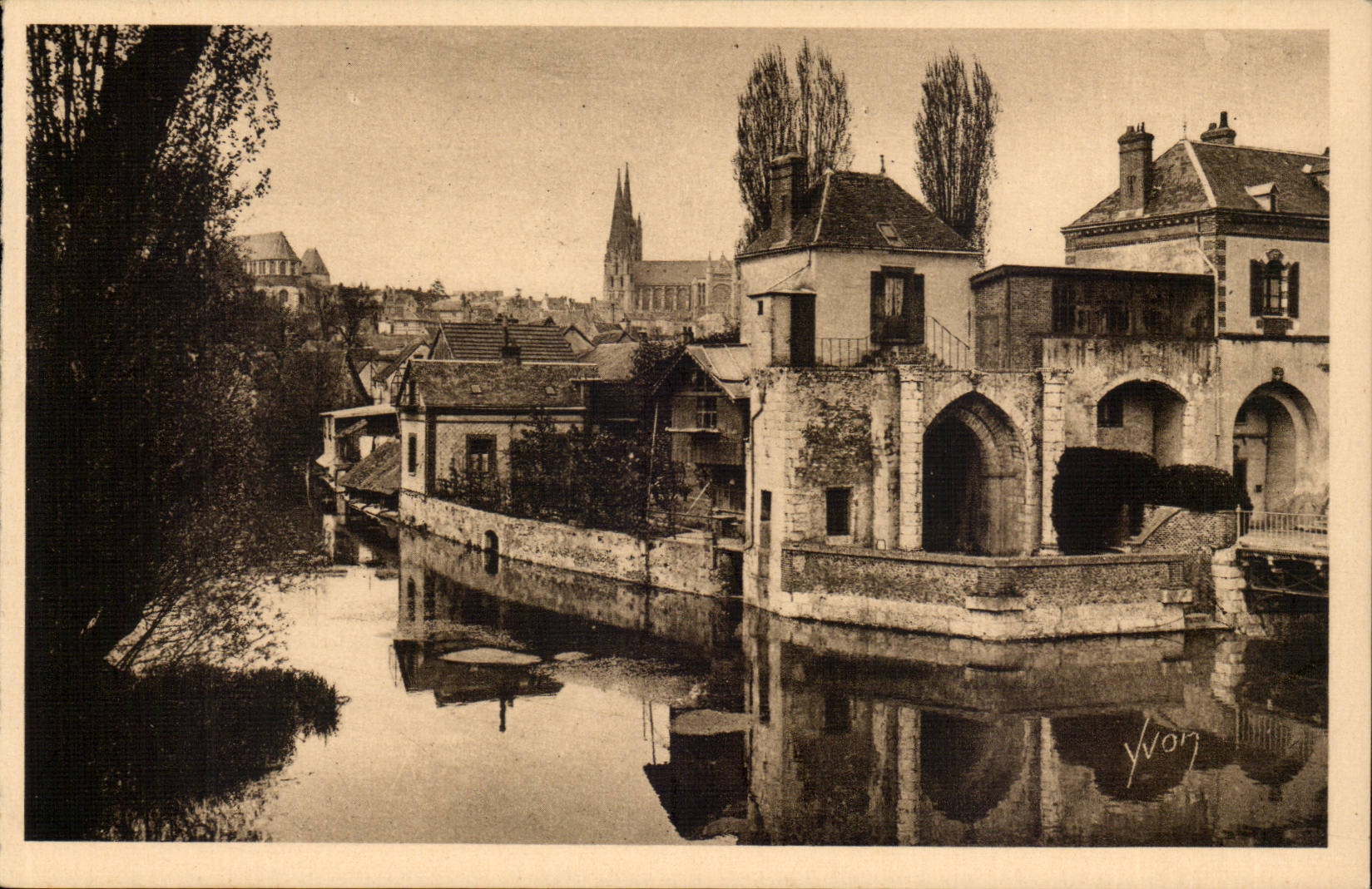Dijon CPA the castle of yew and the cathedral