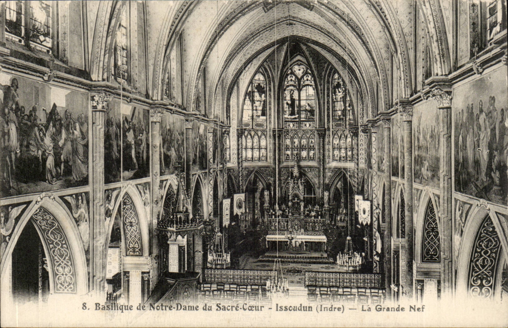 Basilique de Notre DAme du Sacre Coeur CPA Issoudun La grande nef