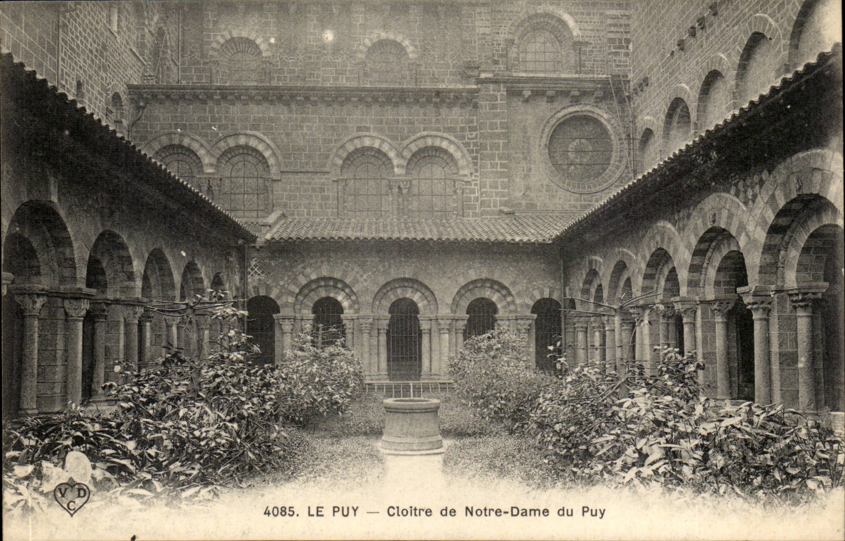 CPA Basilica of Notre Dame of Puy the cloister