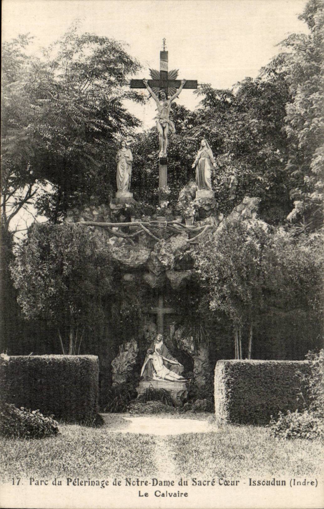 CPA Parc du pelerinage de Notre Dame du Sacre Coeur Issoudun Le calvaire