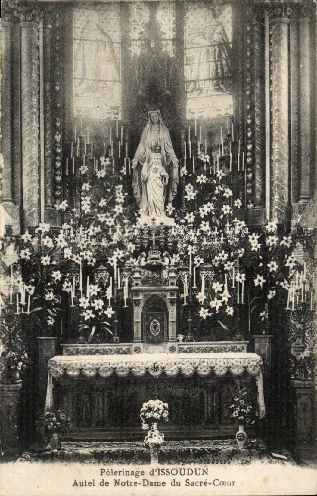 CPA Pelerinage d'Issoudun Autel de Notre Dame du Sacre Coeur