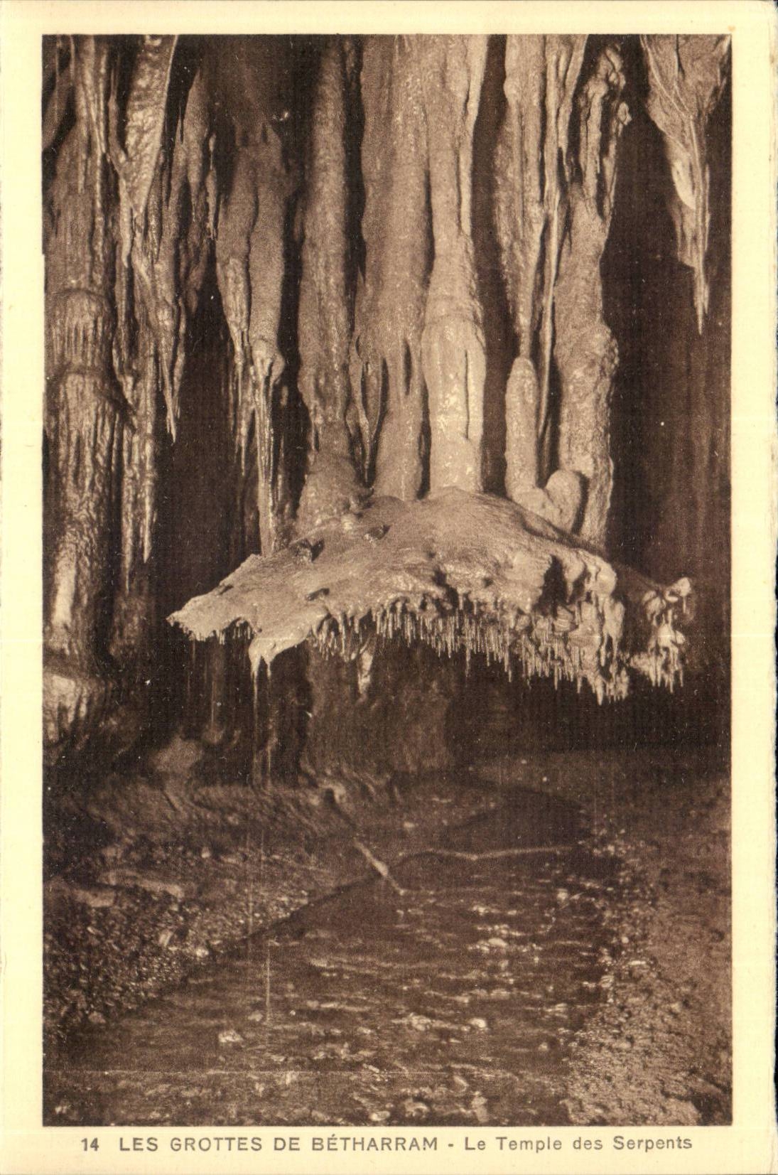 Hohlen von Betharram CPA der Tempel der Schlangen