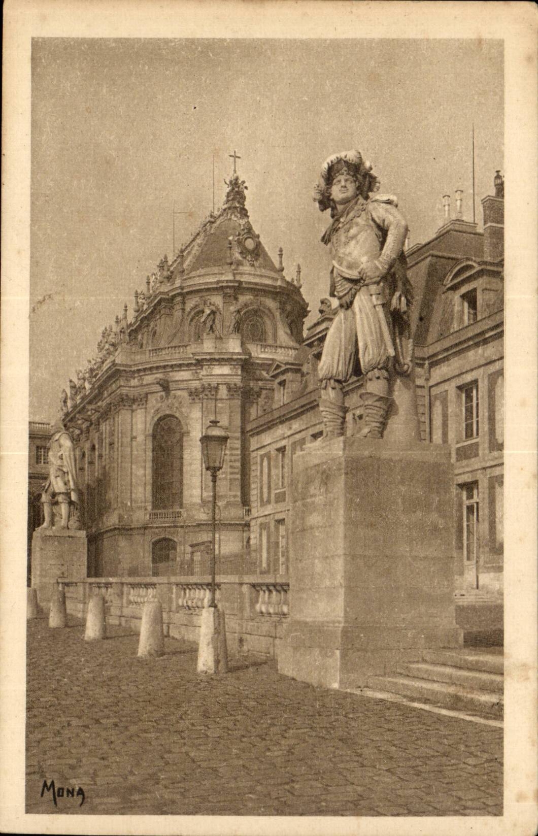 Versailles CPA the vault (built by mansart) and court of the Ministers