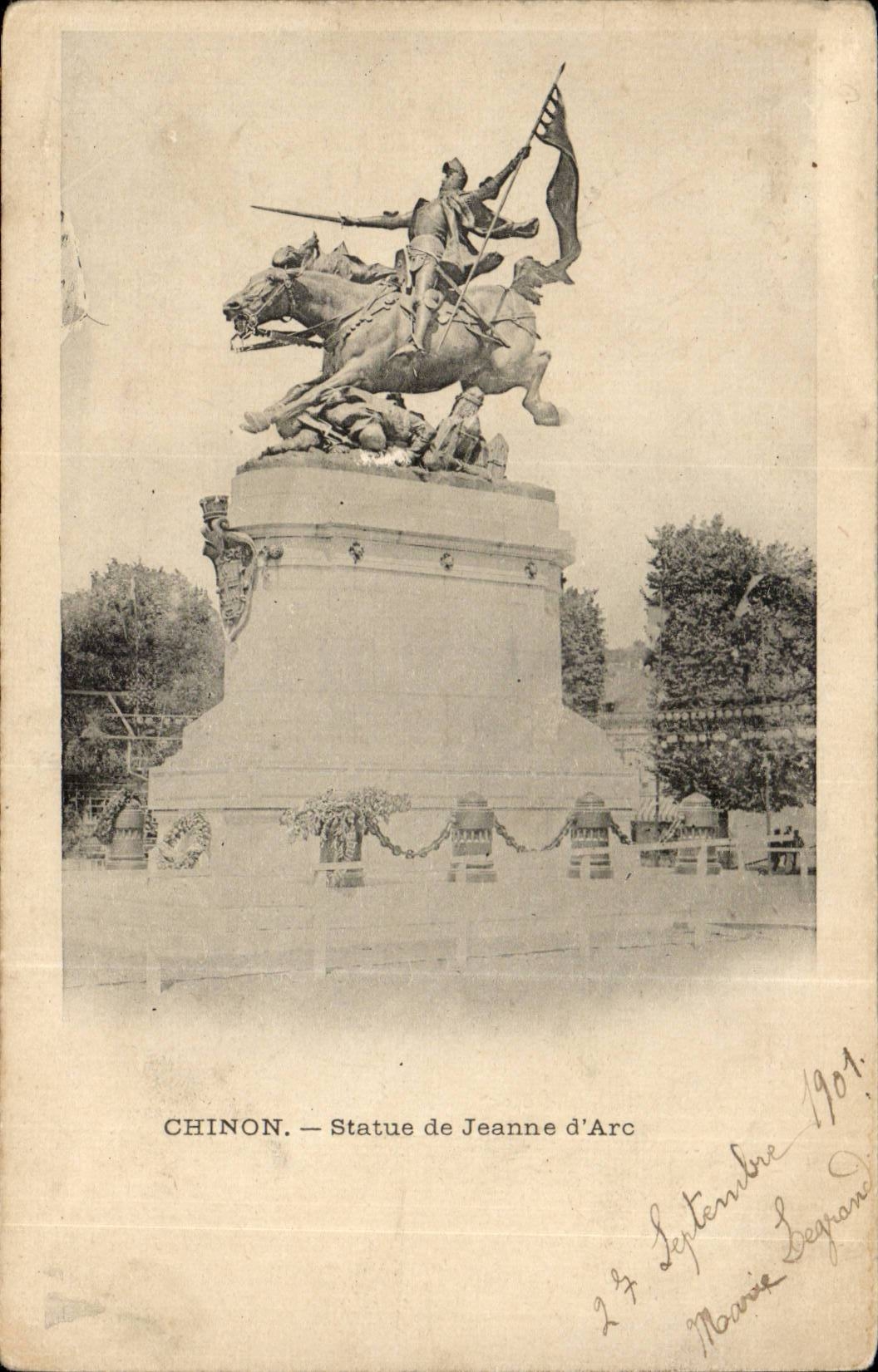 Chinon CPA Statue von Jeanne des Bogens