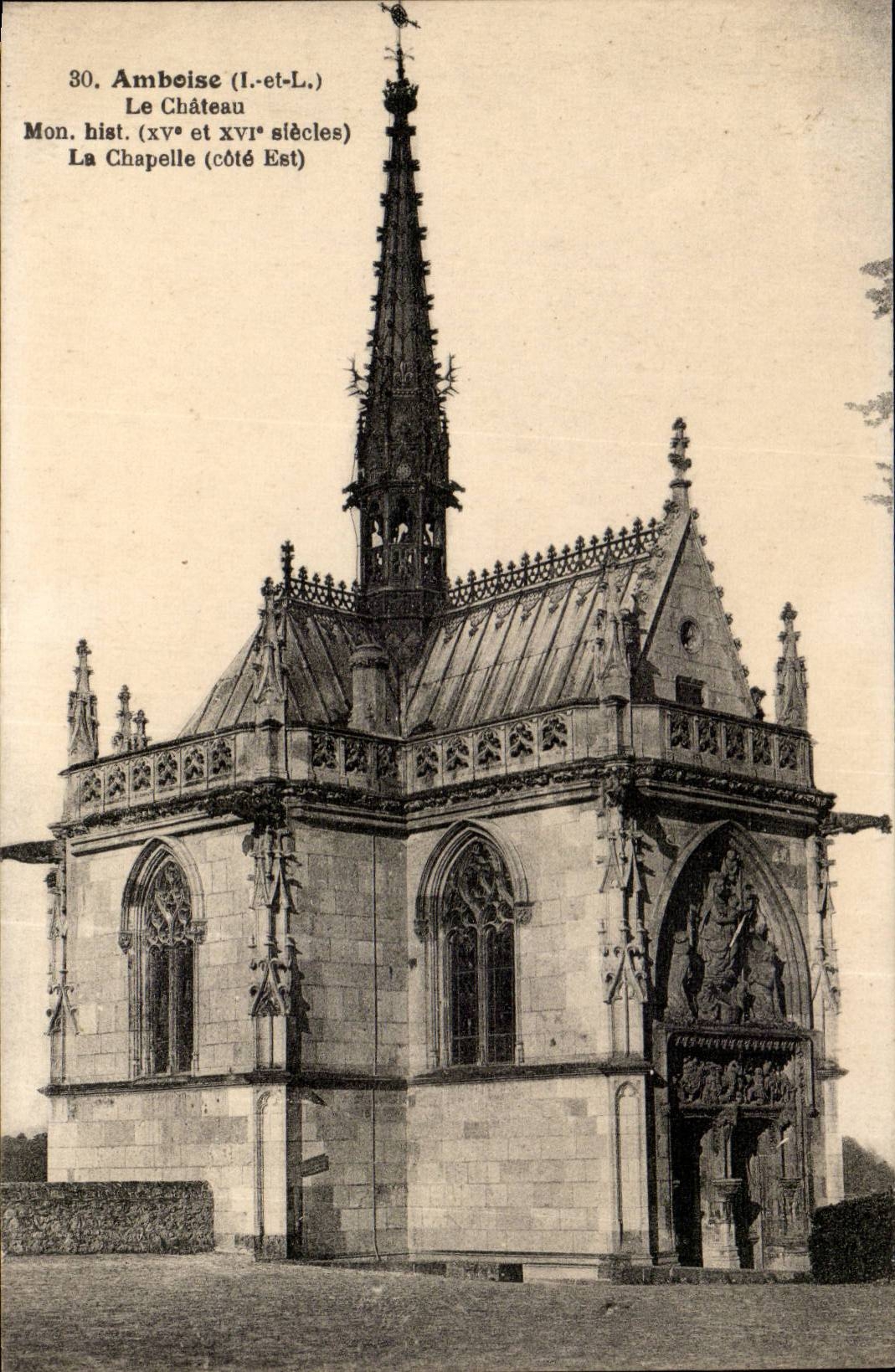 Amboise CPA Le chateau La chapelle (cote Est)