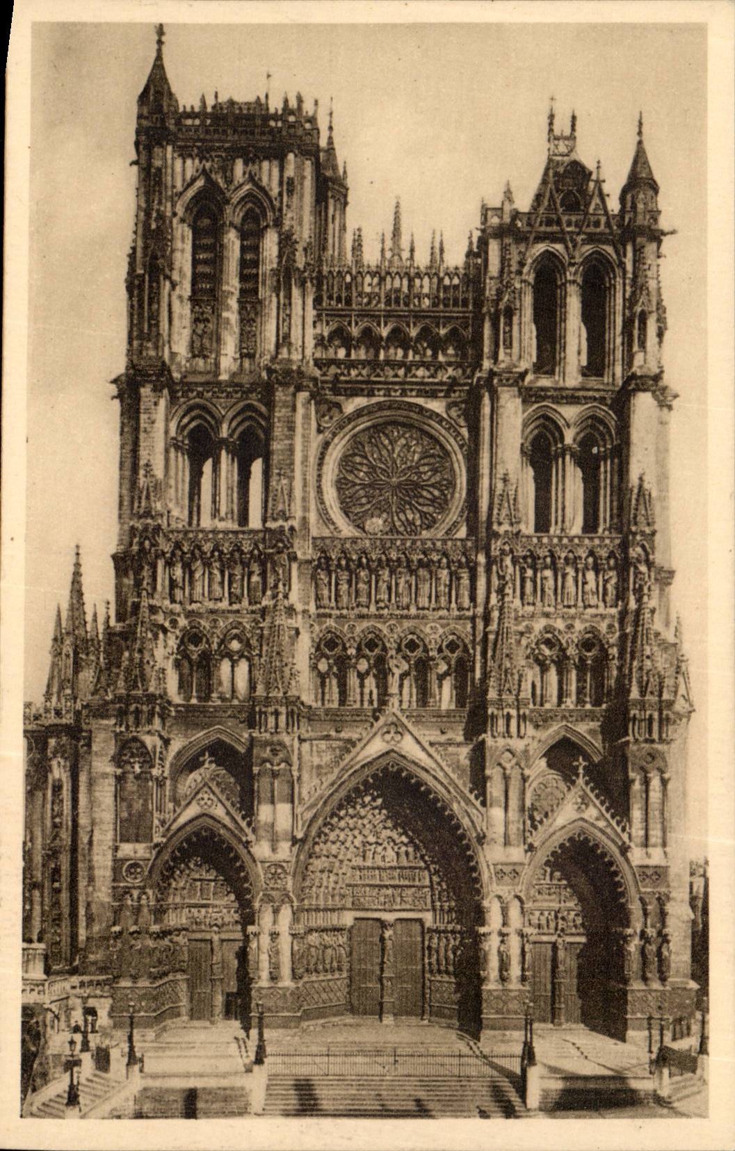 CPA Cathedral of Amiens Western Frontage
