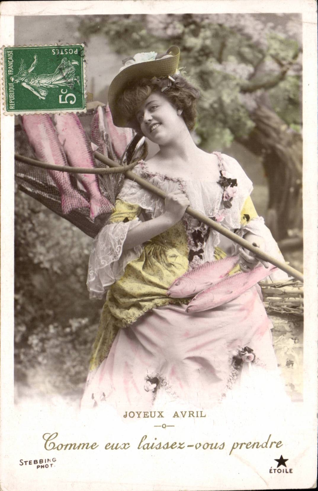 CPA frohliche Phantasie April wie sie verfangen werden liessen (Frauenfische)