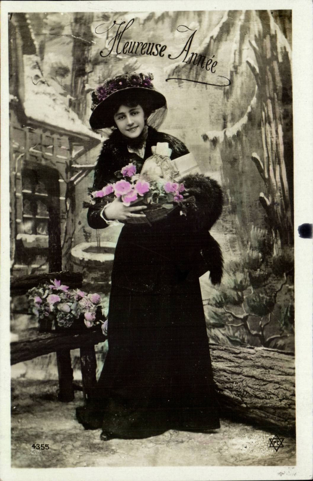 CPA Fantasy elegant Woman Happy year