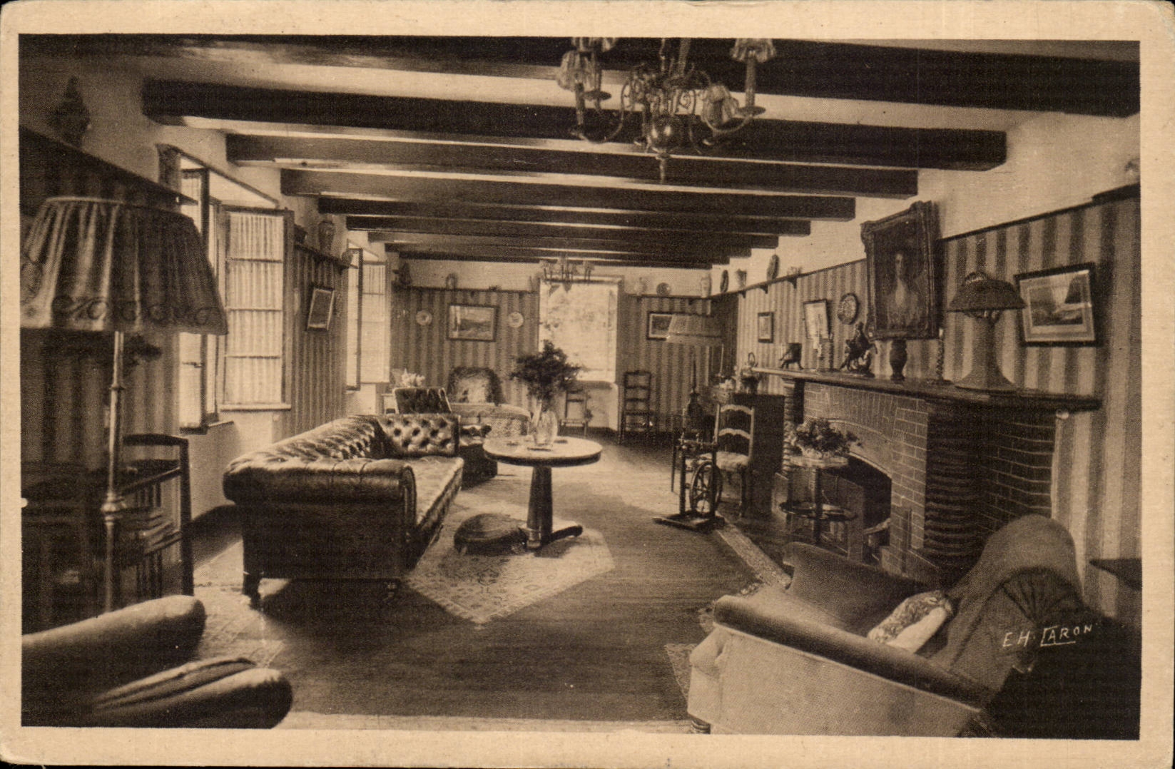 Verniaz S Evian CPA the living room