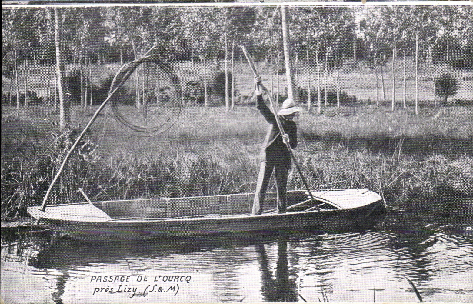 CPA Passage of the ourcq close Lizy (boat)