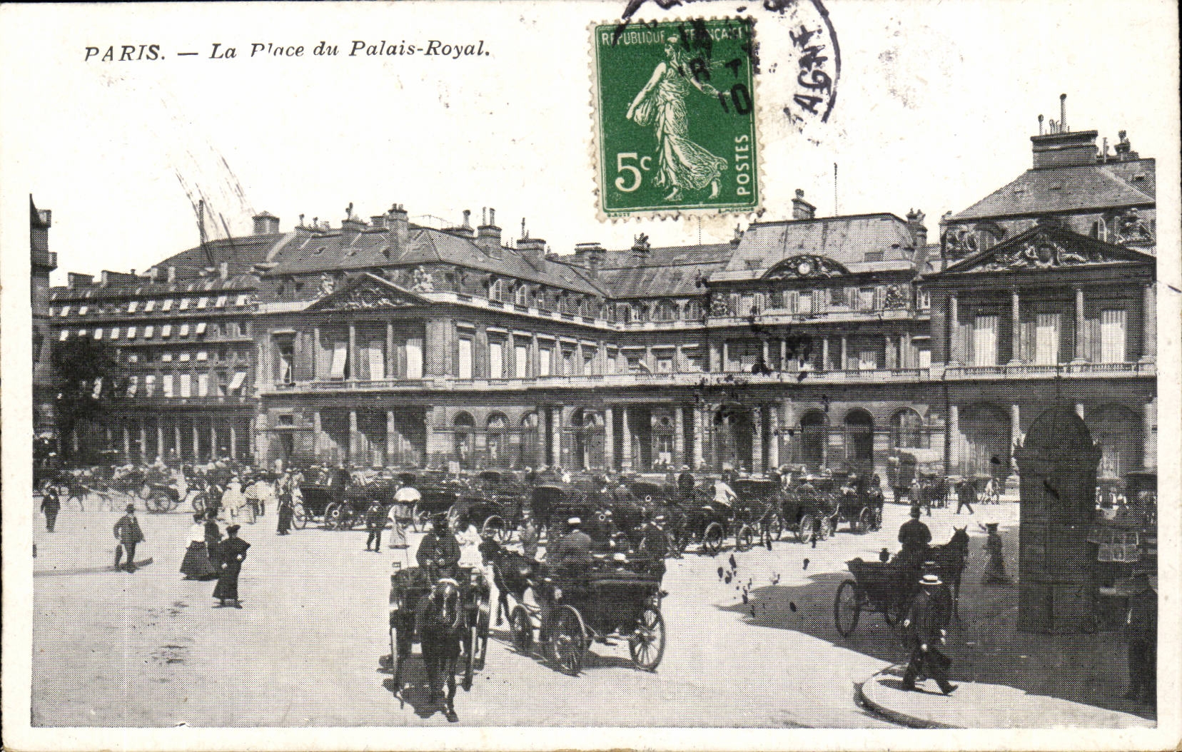 Paris CPA La place du Palais Royal