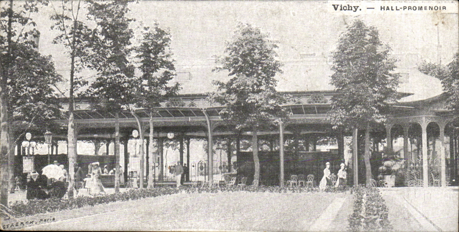 Vichy CPA Hall promenade